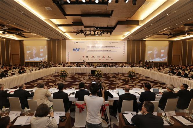 Le Forum d'affaires du Vietnam de mi-mandat 2019 est organisé par le ministère du Plan et de l’Investissement, la Banque mondiale et la Société financière internationale (IFC)