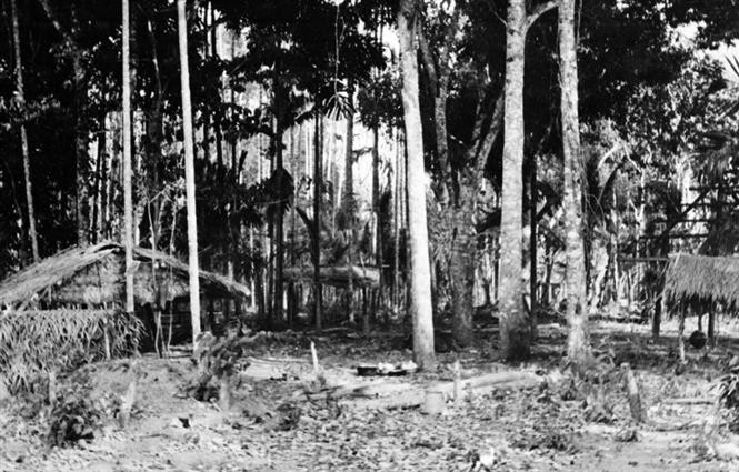 La base centrale de Pol Pot, au Nord-Ouest a été occupée par l’armée révolutionnaire cambodgienne et les soldats volontaires vietnamiens le 28 mars 1979 et a confisqué des documents importants. Photo : VNA