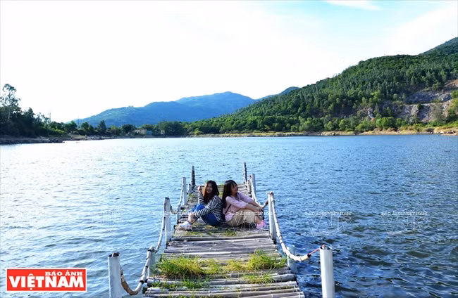 La beauté romantique du lac Xanh, un lac naturel sur la péninsule de Son Trà.