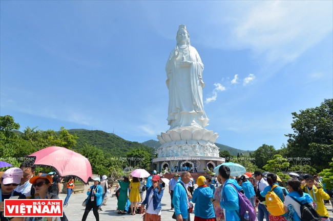 La pagode Linh Ung sur la péninsule de Son Trà réputée de sa statue de Guanyin la plus élevée du Vietnam.