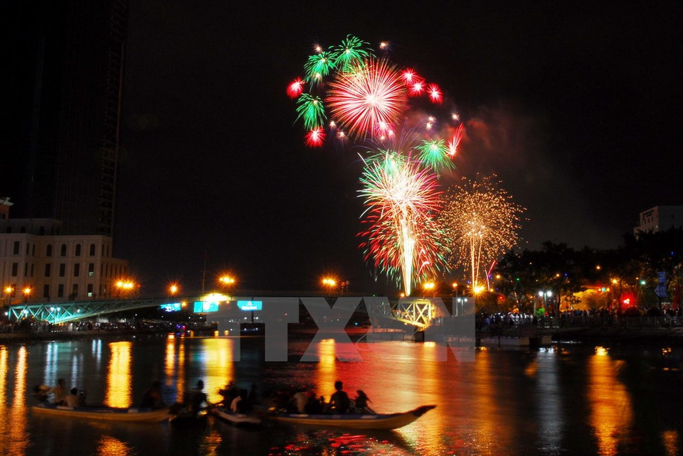 Les feux d'artifice à Ho Chi Minh-Ville.
