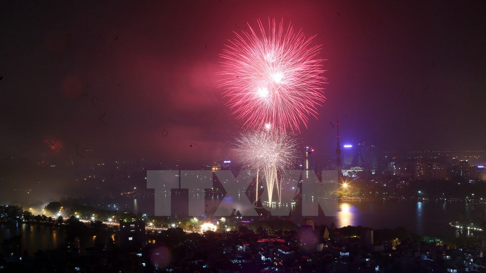 Les feux d'artifice à Hanoi.