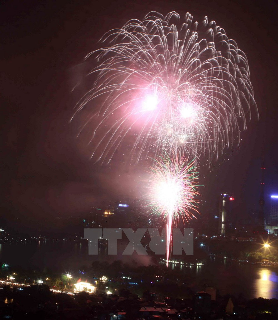 Les feux d'artifice à Hanoi.