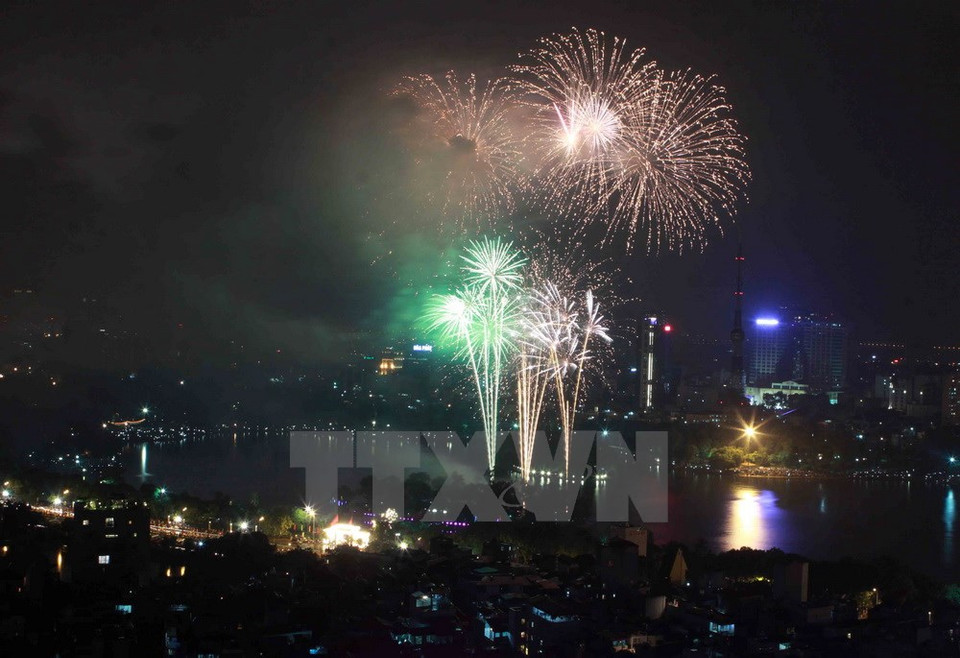 Les feux d'artifice à Hanoi.
