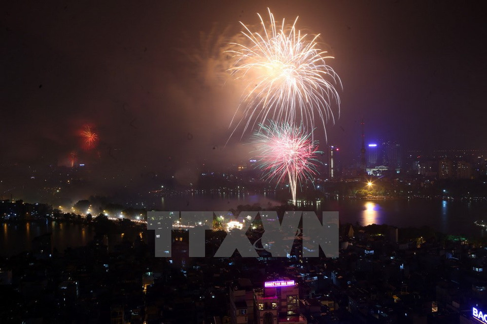 Les feux d'artifice à Hanoi.