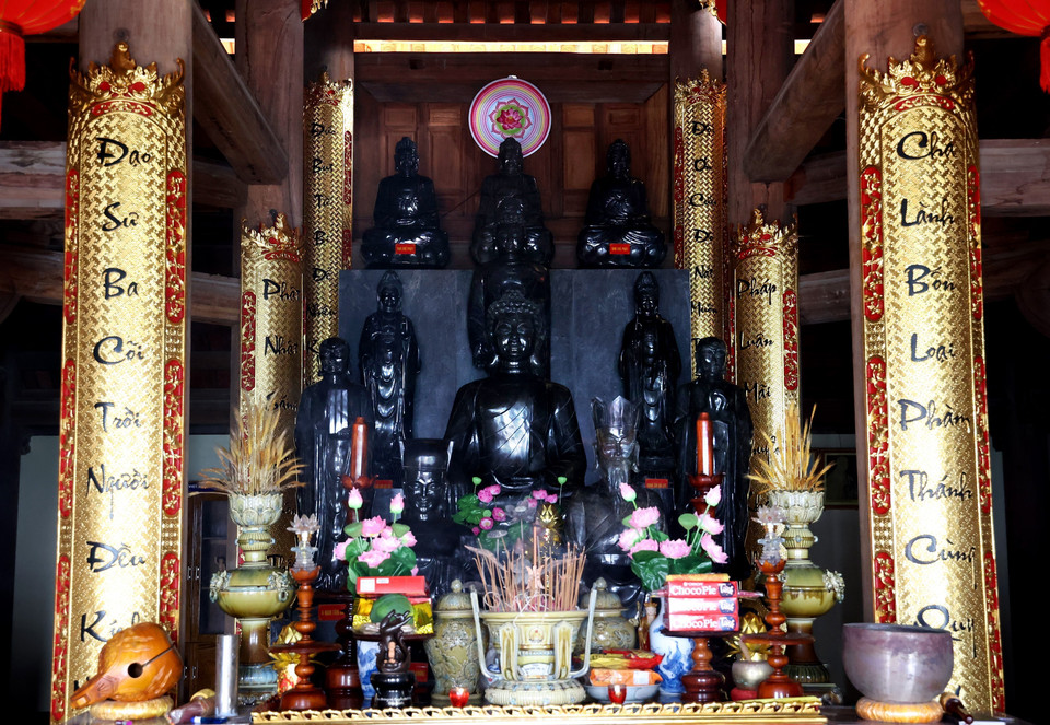 Des statues de Bouddhas dans la pagode de Da Tay. Photo: VNA