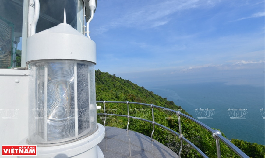 Le phare permet aux bateaux de pêche opérant dans les eaux de Thua Thien-Hue et de Da Nang d’identifier leur position ainsi que de les avertir du danger et de les guider en toute sécurité sur leur chemin.