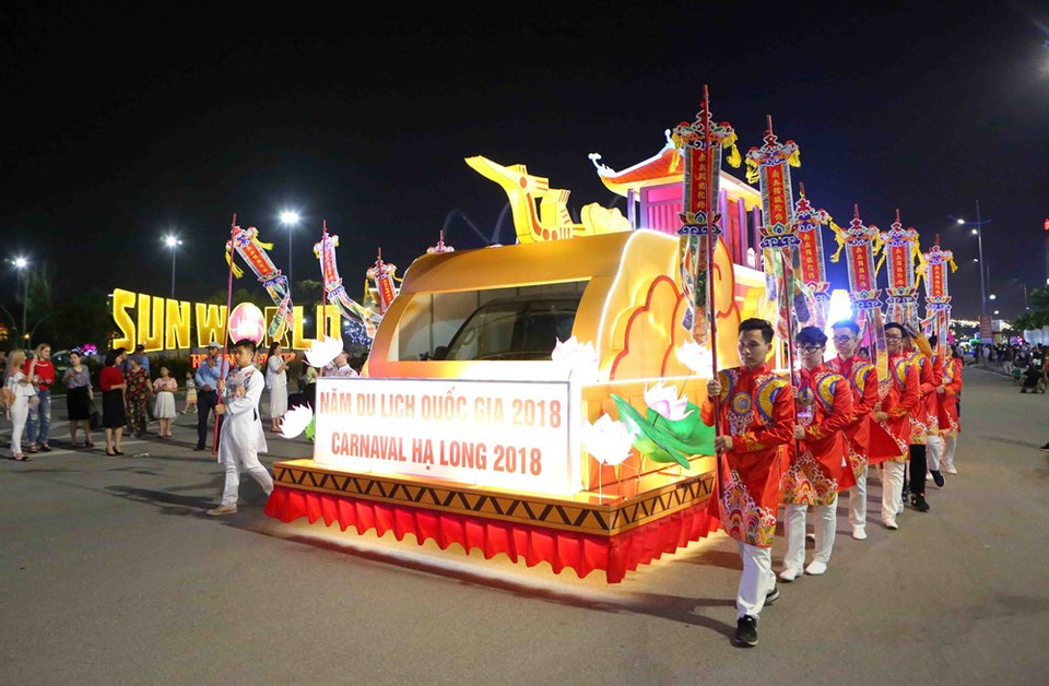 Le défilé est un événement impressionnant et important pour le succès du Carnaval de Ha Long 2018. 