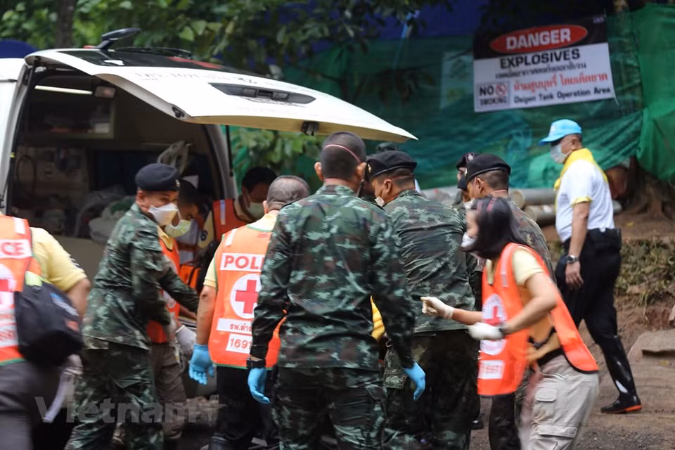 Jusqu’à présent, 8 garçons piégés ont été secourus.