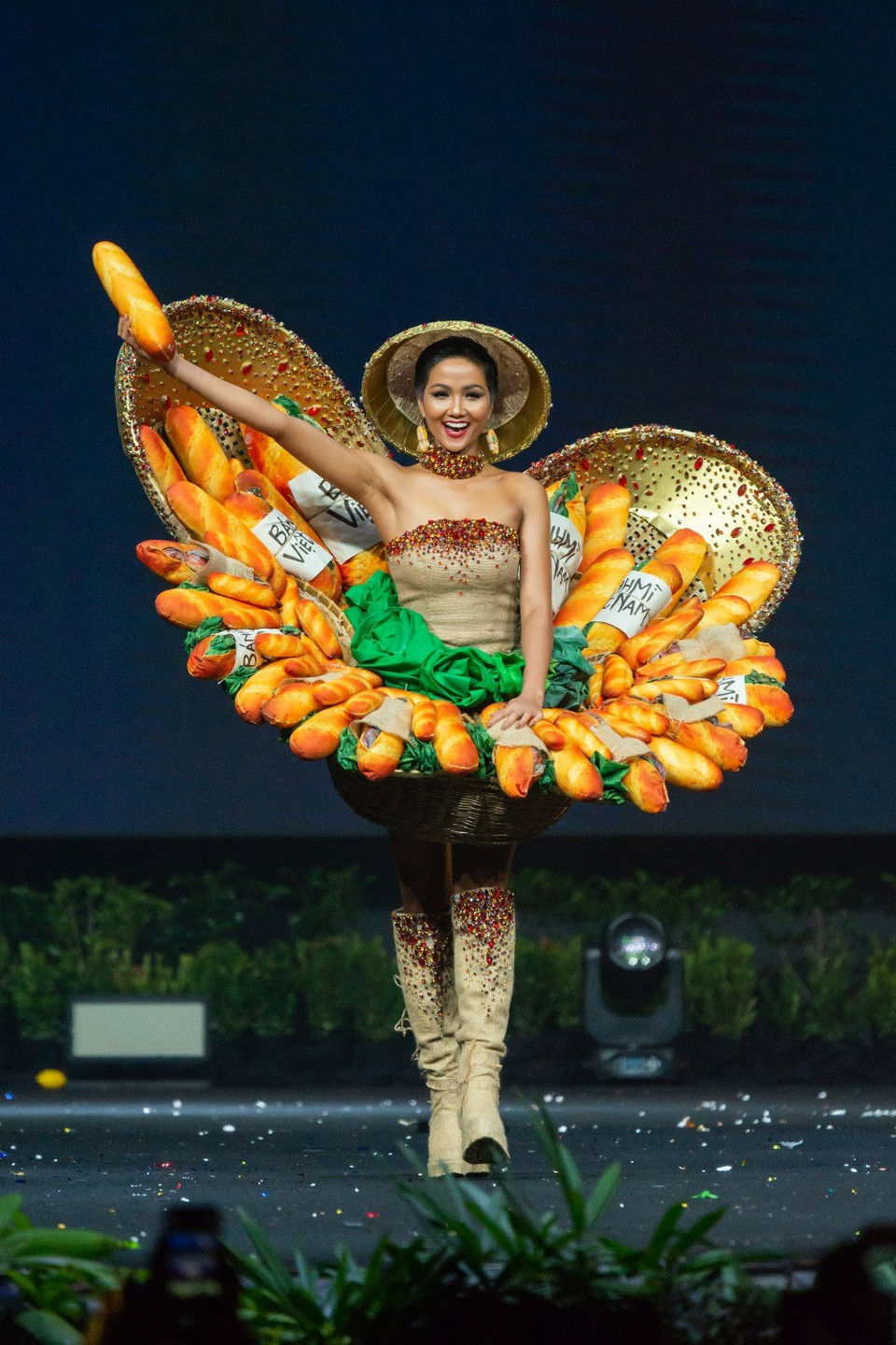 C'est la première fois qu'un aliment vietnamien inspirait le design d’un "costume national"