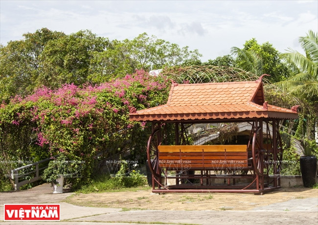 Les reproductions de nature en miniature sont magnifiquement décorées au Forever Green Resort