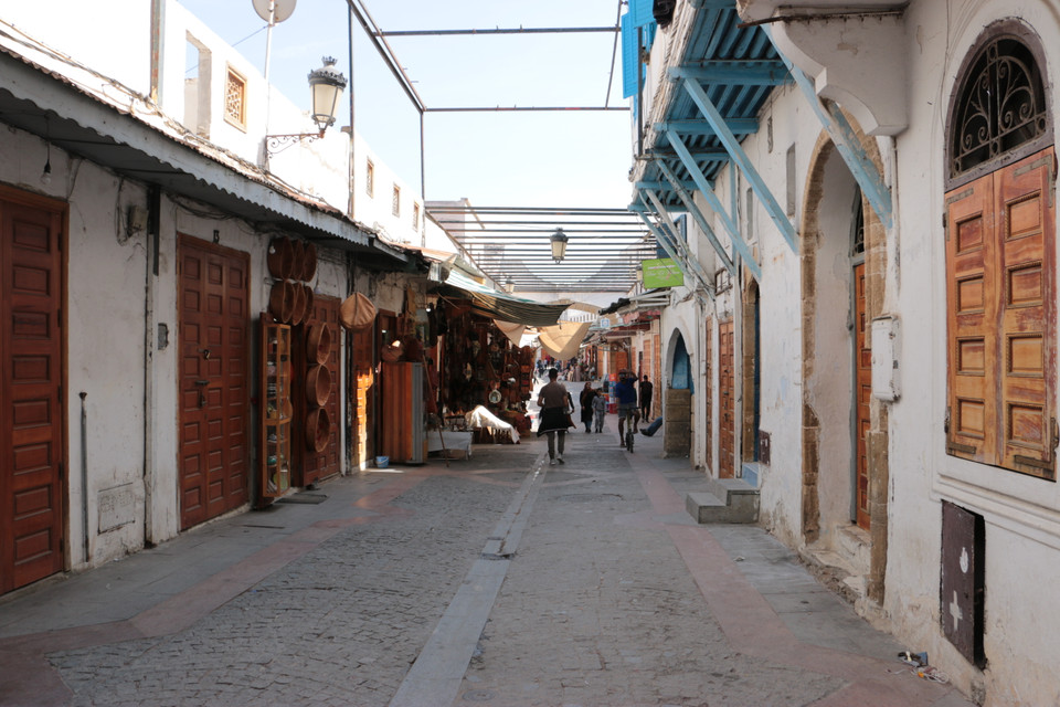 La rue des Consuls, l’une des plus anciennes et où vivaient les consuls et ambassadeurs européens, notamment pendant la République de Salé, puis sous l'Empire Chérifien, jusqu'en 1912.