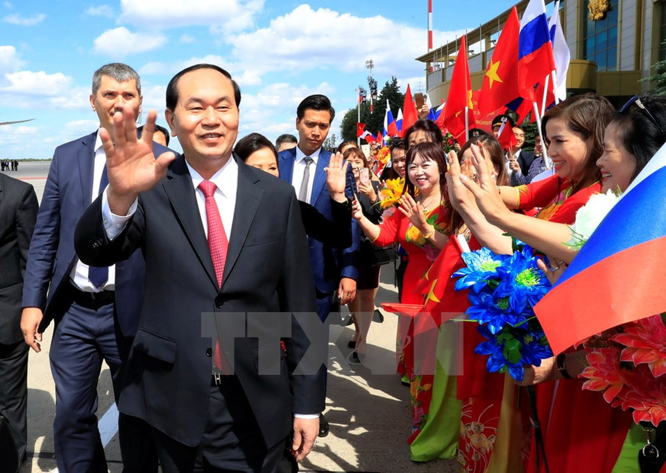 Le président de la République, Trân Dai Quang (2e à gauche), le 28 juin à l'aéroport de Vnucovo-2, en Russie.