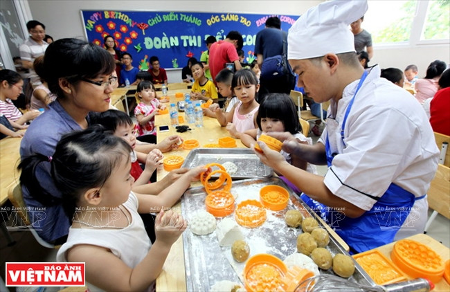 Cours extrascolaire pour des élèves de l'école primaire Doàn Thi Diêm à Ecopark. 