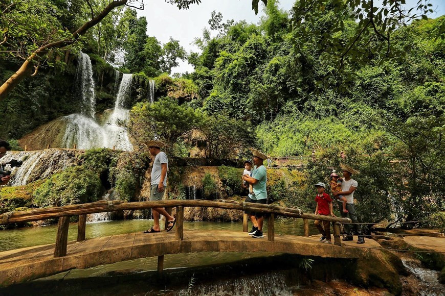 Le nom Dai Yem est dérivé d'une histoire sur la camisole de la fille qui a sauvé un garçon du déluge. 