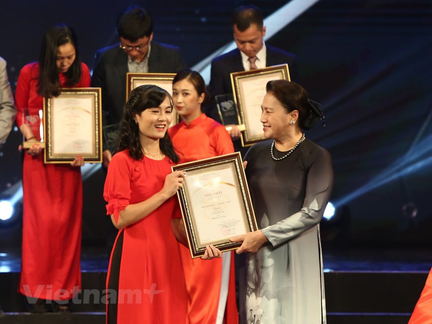 La journaliste Cao Thuy Giang, du journal électronique Vietnamplus de la VNA, a reçu un premier prix.