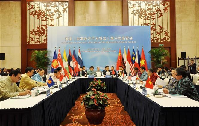 Le Vietnam et d'autres membres de l'ASEAN font activement avancer les négociations entre le bloc et la Chine pour un code de conduite en Mer Orientale (COC). Photo: VNA