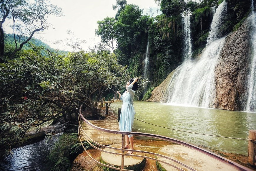 La cascade Dai Yem est une attraction touristique populaire à Moc Chau