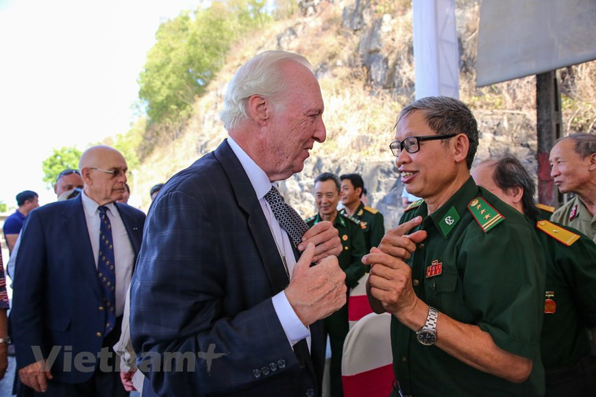 Après 55 ans, des vétérans vietnamiens et américains se sont à nouveau réunis pour refermer le passé et s’orienter vers un meilleur avenir. 