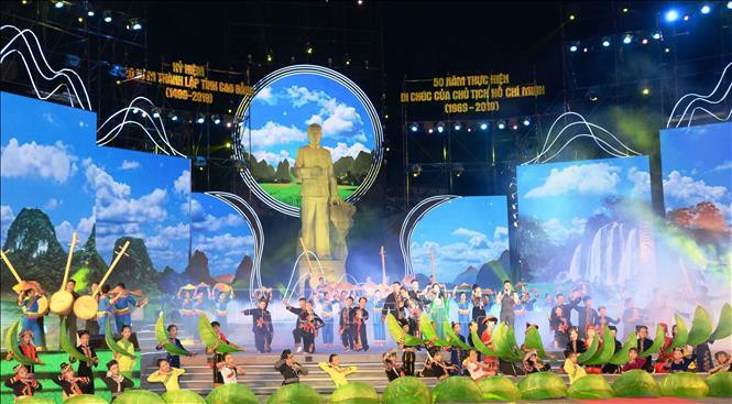 Un spectacle artistique lors du programme pour célébrer le 520e anniversaire de la fondation de Cao Bang. Photo: VNA 