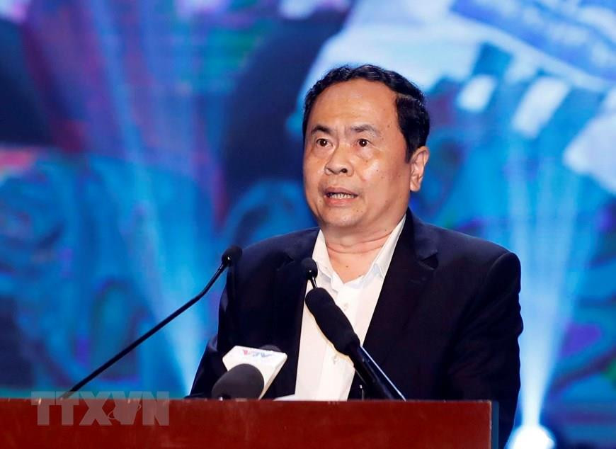 Le secrétaire du Comité central du Parti et président du Comité central du Front de la Patrie du Vietnam (FPV), Trân Thanh Mân, prend la parole à l'ouverture du programme. Photo: VNA