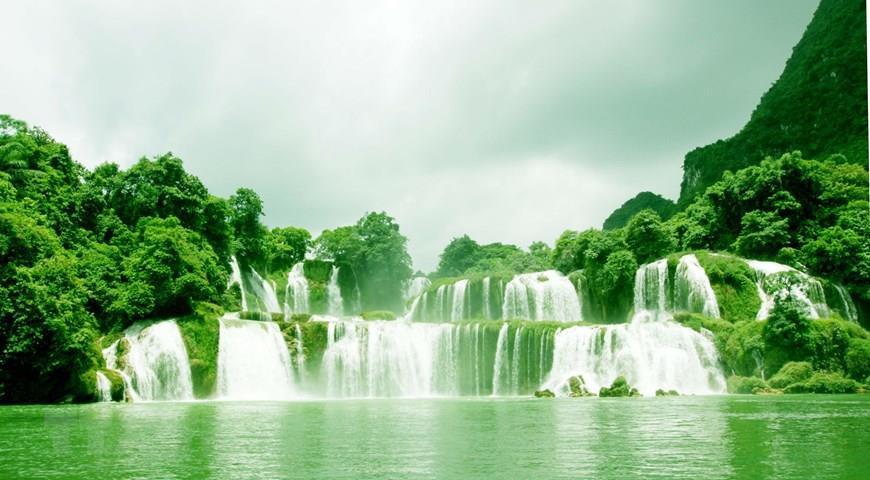 La beauté des chutes d'eau de Ban Giôc. Photo: VNA 