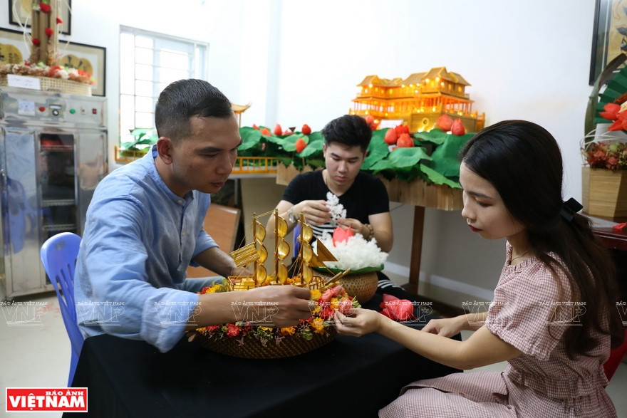 Dung aime partager ses expériences avec ceux qui ont la même passion que lui. Photo: Vietnam Illustré