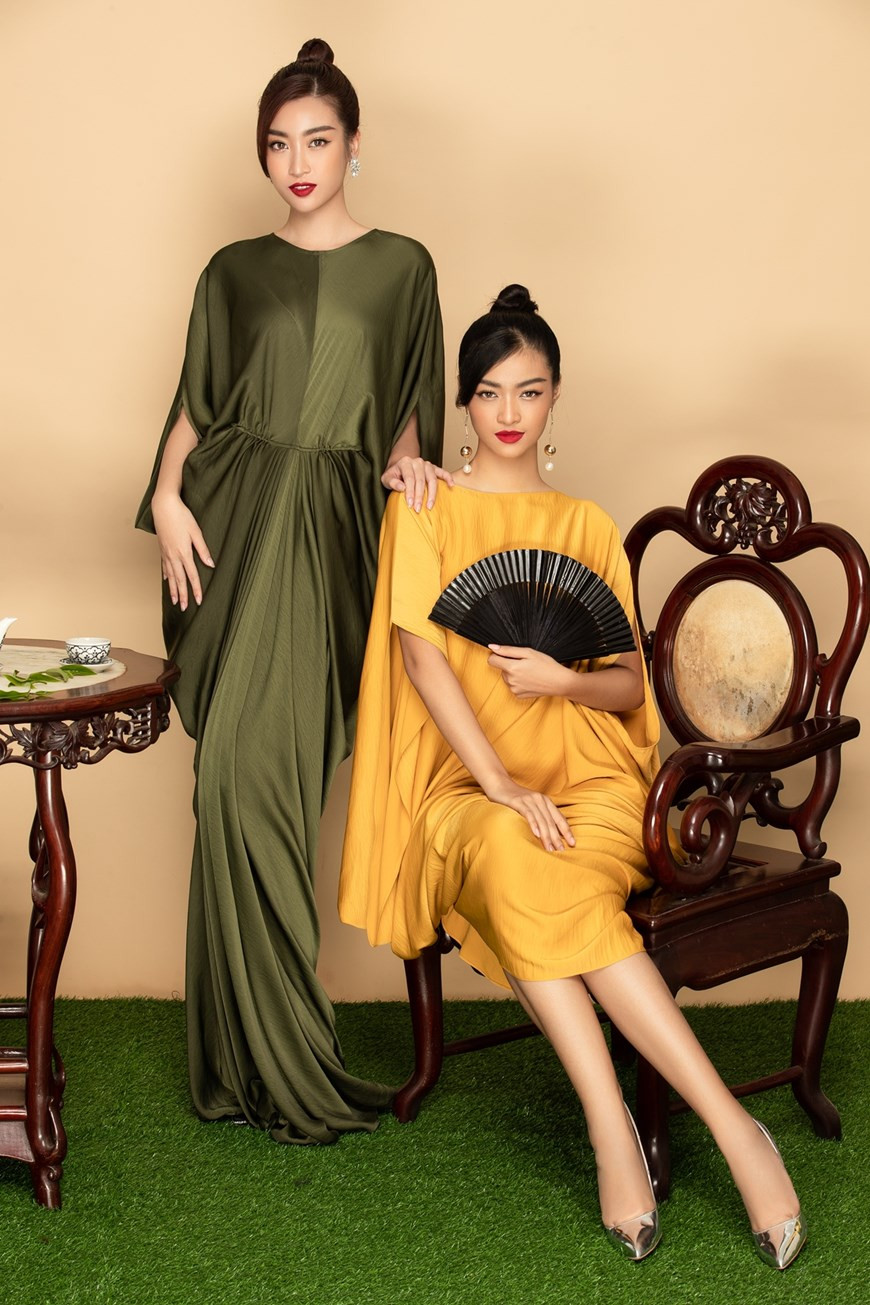 Les robes en soie portées par les deux Belles sont conçues par le designer Adrian Anh Tuan. Photo: Vietnam+