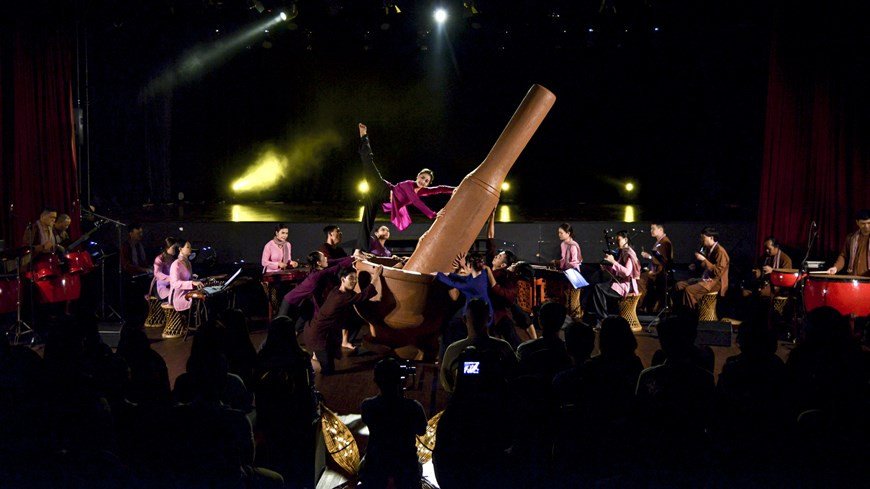 Le spectacle reflète la scène des villages vietnamiennes. Photo: Vietnam+