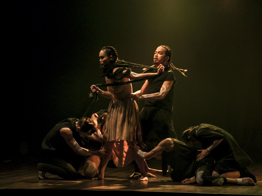 L'oeuvre "Balancé", composée par les artistes vietnamiens Do Hai Anh et Hà Lôc. Photo: Vietnam+