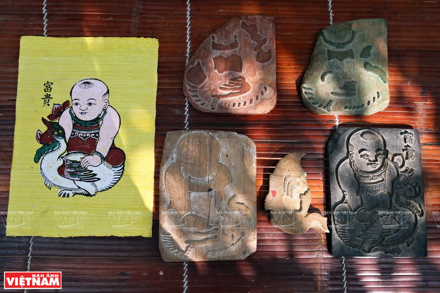 Les 5 planches de bois servant à colorer le tableau « Vinh hoa » (Gloire). 