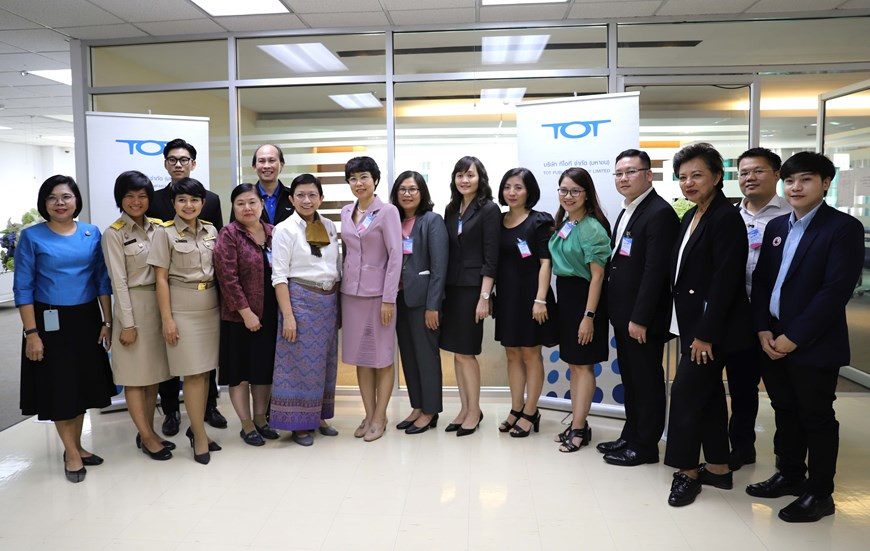 La délégation de la VNA visite le « centre anti fausses nouvelles » de Thaïlande.