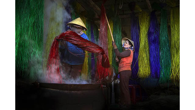 L'œuvre « Le métier de tissage des nattes ».