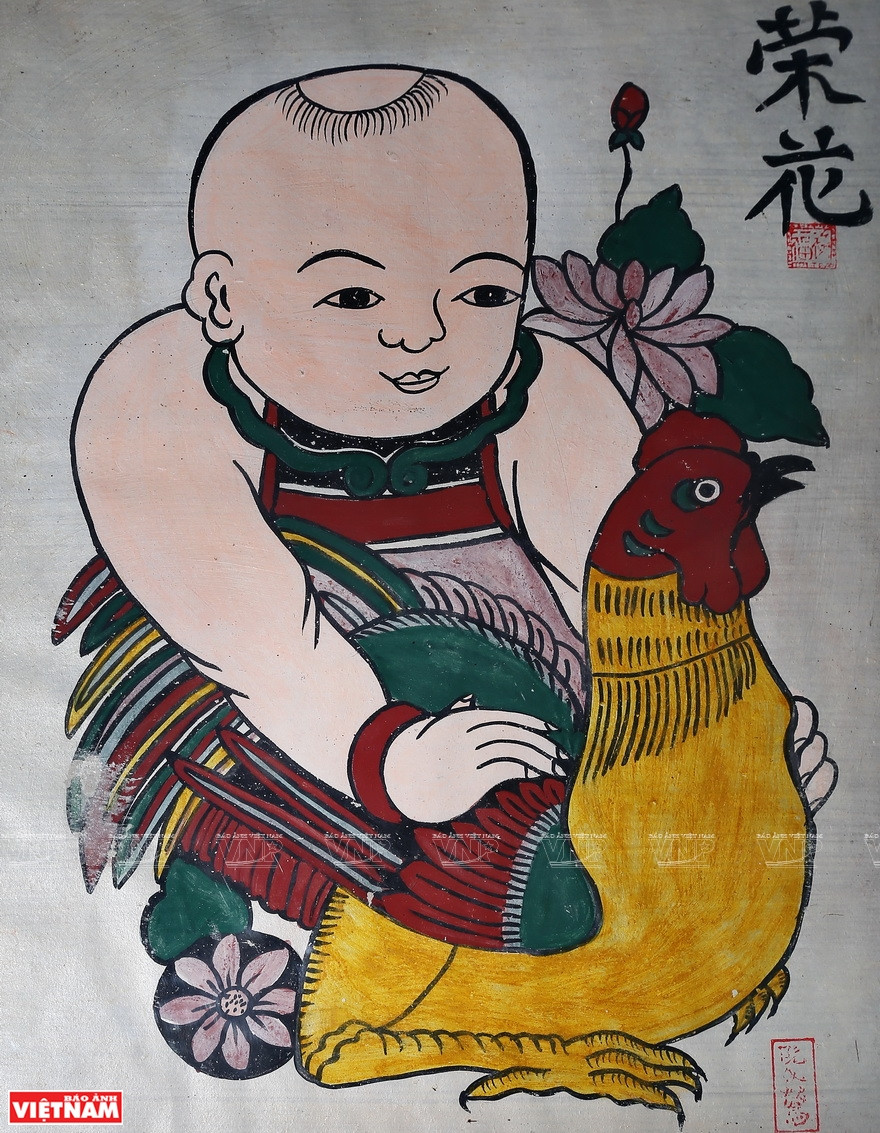 Les estampes de Dong Ho sont originaires au 17e siècle, du village de Dong Ho, commune de Song Ho, district de Thuân Thanh, province Bac Ninh (Nord). En 1945, le village comptait 17 lignées fabriquant des estampes, désormais il ne reste que deux qui pratiquent encore ce métier, celles des artisans Nguyên Huu Sam et Nguyen Dang Che. Ils ont le grand mérite à préserver ce métier et plus de 1.000 planches de gravure de bois et ont restauré 500 autres.