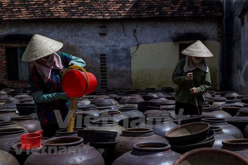 Pendant la période de séchage, les fabricants doivent remuer le mélange tous les deux jours, mais pendant une minute seulement.