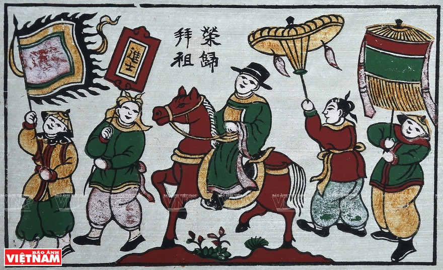 Les tableaux « Vinh hoa » (Gloire), « Dan lon » (Troupeau de cochons) et « Vinh quy bái to » (Rentrée triomphale au pays natal ) sont les peintures principales de Dong Ho. 