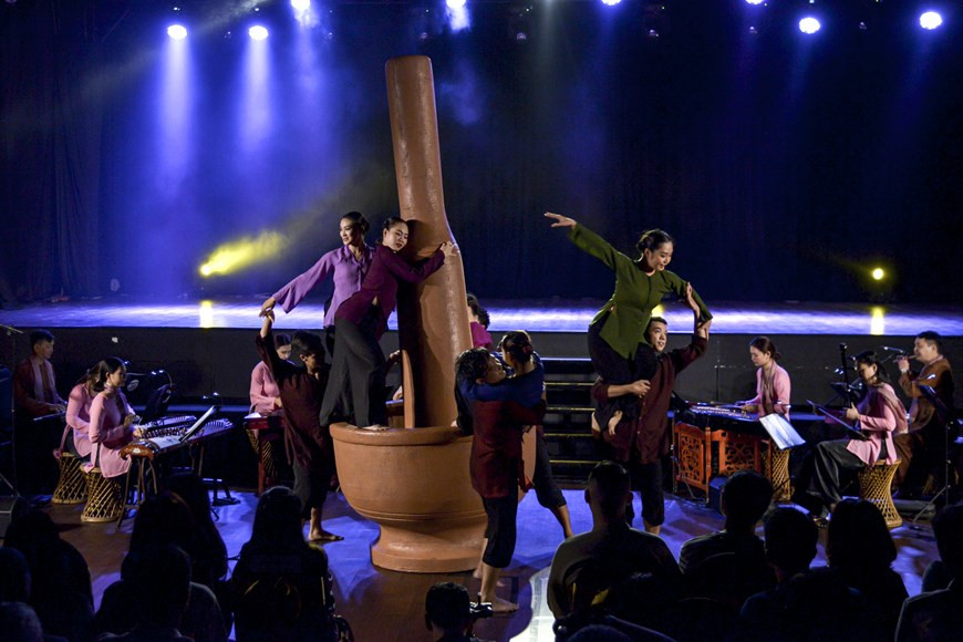 Il s'agit de la combinaison de la musique folklorique et de la danse contemporaine. Photo: Vietnam+