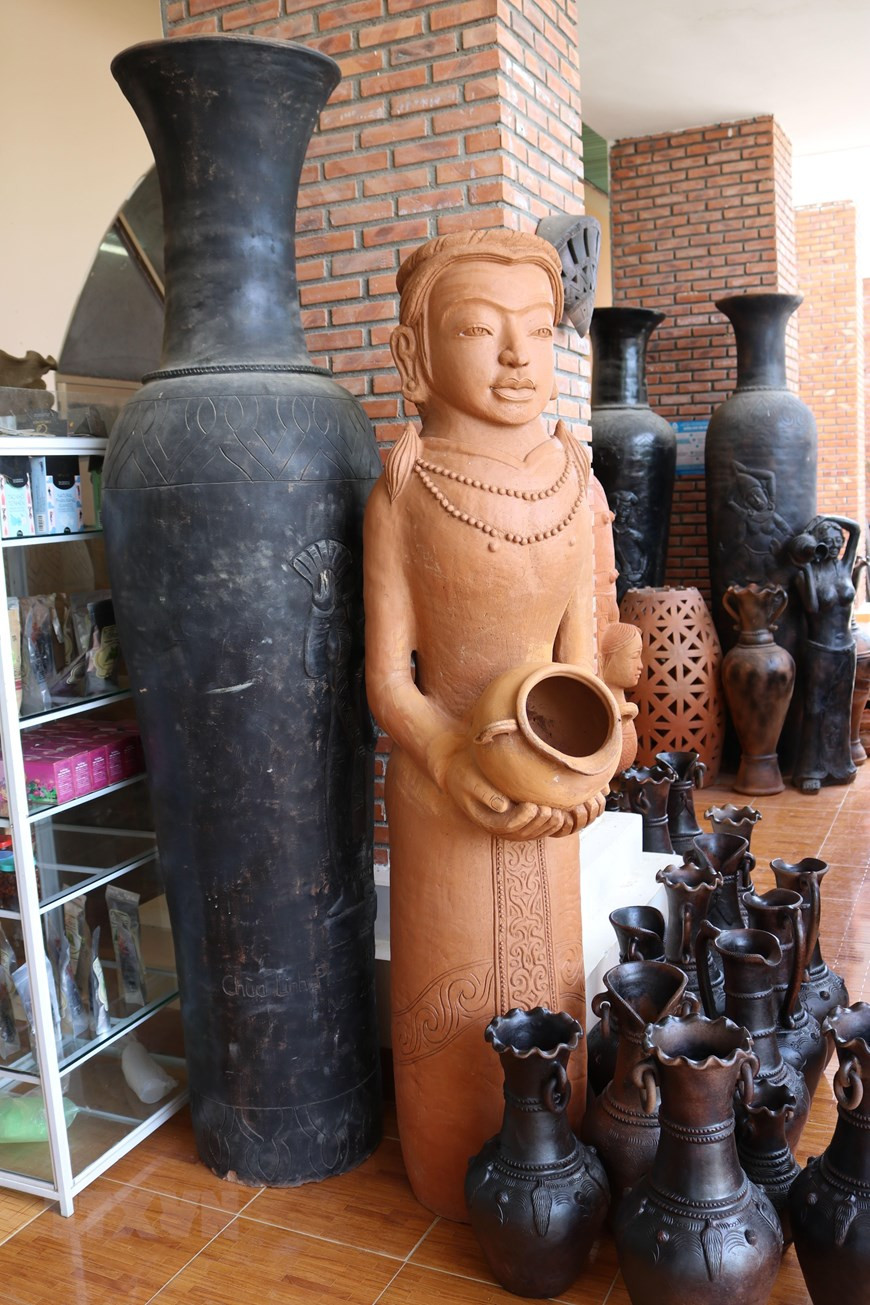 Quelques produits du village de poterie Bau Truc.