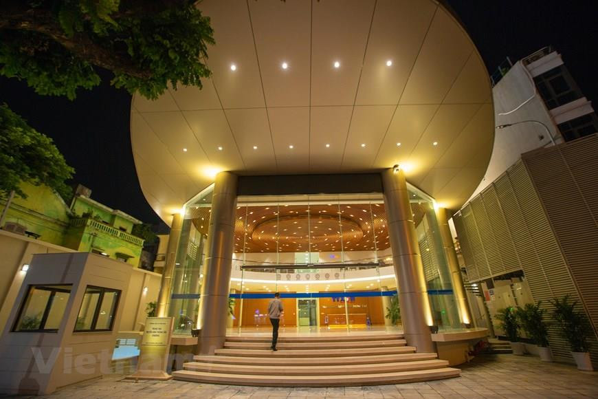 Il est équipé d'équipements modernes pour répondre aux besoins de traiter rapidement et exactement des informations de la VNA.