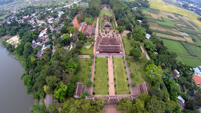 Avec sa belle architecture et son ancienneté, la pagode attire beaucoup de visiteurs nationaux et étrangers.