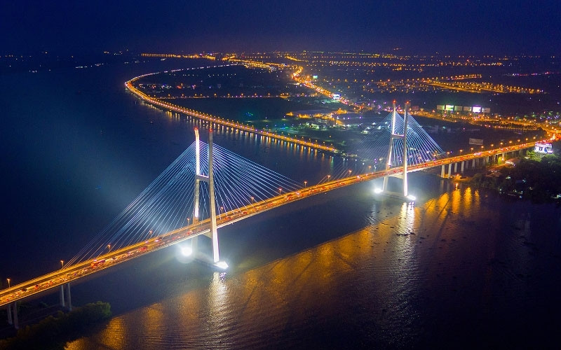 Le pont My Thuân, le chemin vers le Sud.