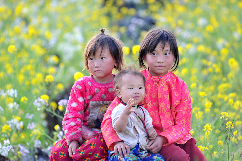 Lao Xa, un petit village de la commune de Sung La dans le district de Dông Van, est considéré comme l'un des plus beaux villages de la province de Hà Giang. En raison de l’éloignement de l’autoroute et de l’absence de tourisme, les enfants sont très innocents, voire timides avec des visiteurs étrangers.