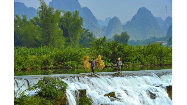 Le beau et charmant paysage du barrage Phai Luông sur la Quây Son.