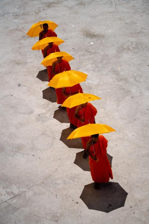 Moines de la pagode Xiêm Can, l'une des plus grandes et des plus belles pagodes khmères du Sud. 