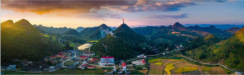 La tour du drapeau de Lung Cu (province de Hà Giang), point le plus septentrional du Vietnam.
