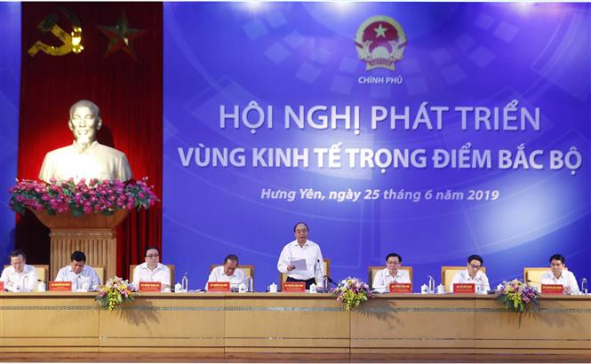 Le Premier ministre Nguyen Xuan Phuc prend la parole à la conférence sur le développement de la région économique clé du Nord. 