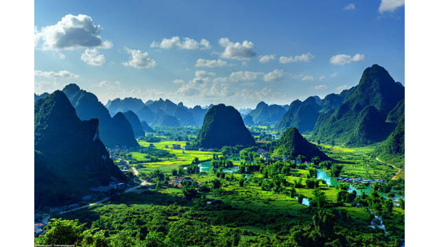 Les paysages de rizières et de montagnes qui se succèdent à perte de vue dans le district de Trùng Khanh, province de Cao Bang (au Nord).