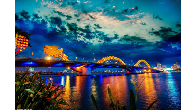 Le pont Rông s’allume chaque soir à Dà Nang.