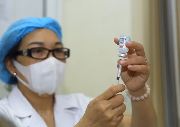 Moderna est l'un des vaccins mis à disposition des habitants de la capitale lors de cette campagne. Photo : VNA
