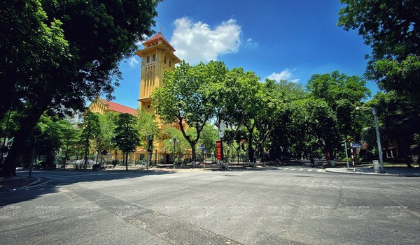 L’église de Cua Bac, rue de Phan Dinh Phung, est tout à fait calme. Photo : VNP